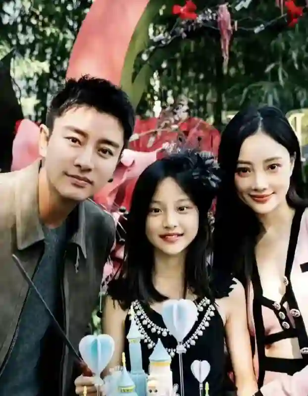 陆毅怎么也没想到，年仅16岁的女儿贝儿，现在已经为自己争光了！