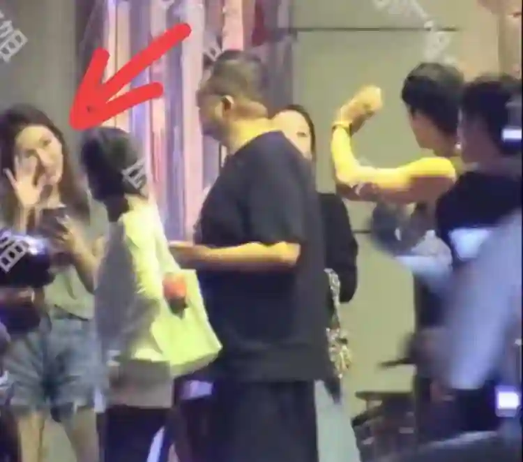 劲爆！离婚两年后，赵丽颖新欢曝光，冯绍峰女友现场打脸！