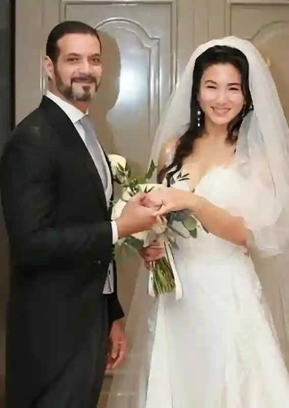郑佩佩女儿近况曝光：和妈妈超像，在美国当老师，混血儿子很可爱