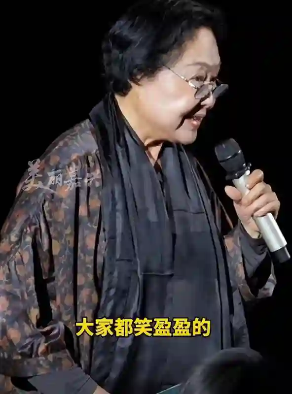 落地的普思不如鸡，瑞士丈夫去世后，回国的斯琴高娃成了