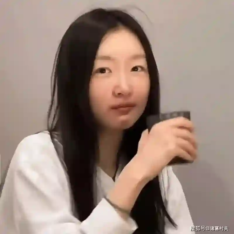 明星明星卸妆后，真人卤蛋忍了、周冬雨大黄牙忍了、萧亚轩鞋拔子脸没忍住
