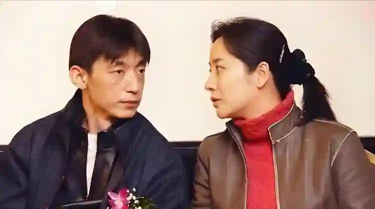 国家一级演员分居15年不离婚，轮椅丈夫默默承受，儿子也成演员