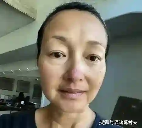明星明星卸妆后，真人卤蛋忍了、周冬雨大黄牙忍了、萧亚轩鞋拔子脸没忍住