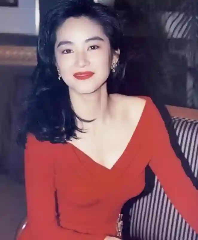 看了70岁林青霞和73岁朱琳近照，才明白大陆美人和台湾美人的区别