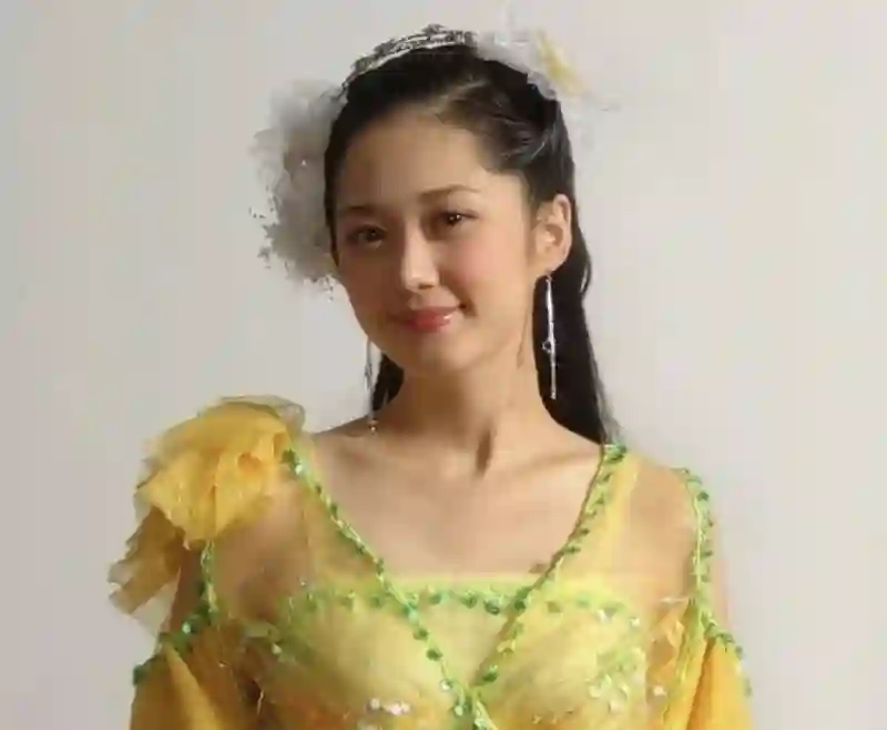 44岁的张娜拉自曝因太过<em>童颜</em>感到压力，曾因一句“没钱就去中国赚”被封杀
