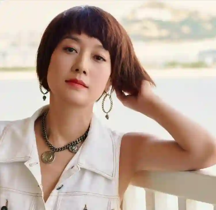 马伊琍凭新作再入围白玉兰，文章淡出视野，离婚六年两人差距很大