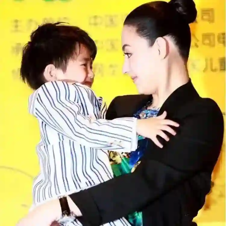 一场旅行看透“锋菲恋”真相，只会当妈的张柏芝、输给王菲是必然