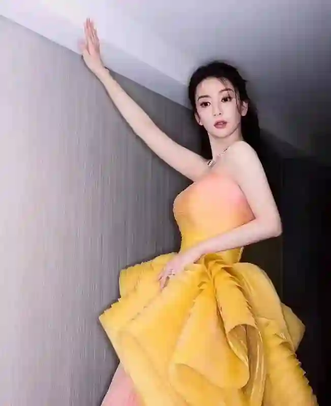 方媛睡衣照显嫩如18岁，烧烤手艺惊呆网友，郭富城娶到宝了