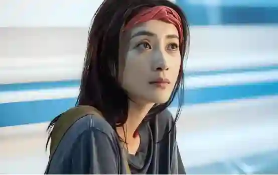 女演员与他同居5年，将美好的年华都给了他，他却选择和闺蜜结婚