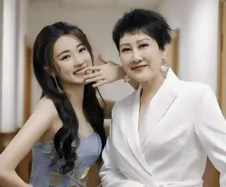 星二代惹怒郝蕾，逼疯蔡国庆，赵丽颖也带不动，太作死！