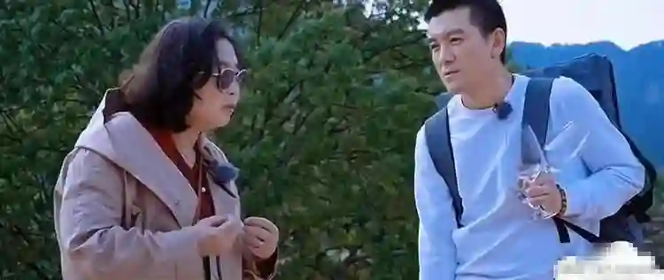 黄圣依妈妈曝外孙让自己寒心，付出白费了，疑似内涵杨子教育观念