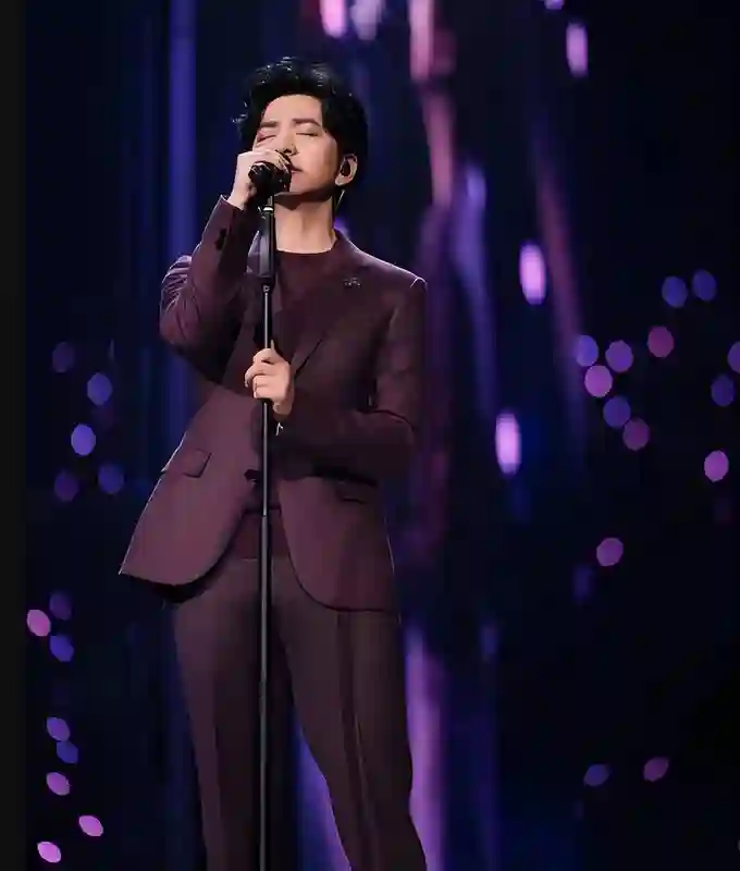 李健演唱会现场直击：肖战带爸妈惊喜现身，观众热情互动人气高