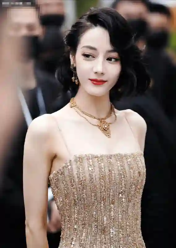 30到40岁，至今单身的5位“女神”，活的一个比一个滋润