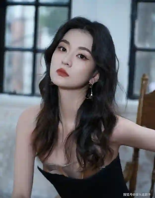 路人澳门偶遇乔欣赖柏霖，二人低调约会同框，素颜状态绝美吸睛！