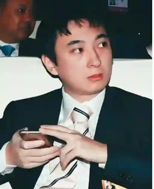 比汪小菲还惨？王思聪突传噩耗，他也走上了父亲王健林老路