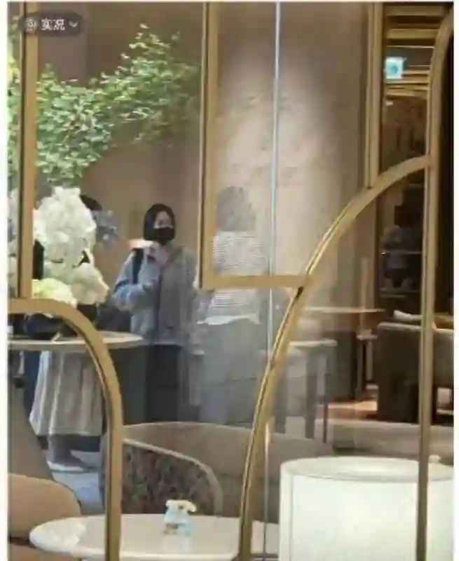 网友韩国偶遇小S办入住 透露其状态不佳身形消瘦