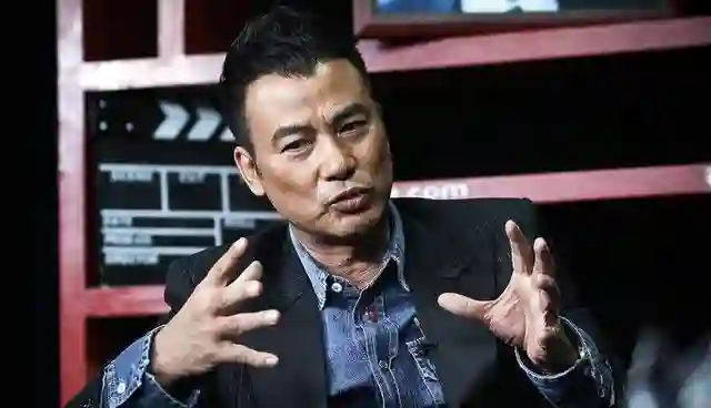 任达华：出道43年0绯闻，为爱丁克，50岁老来得子泪流满面