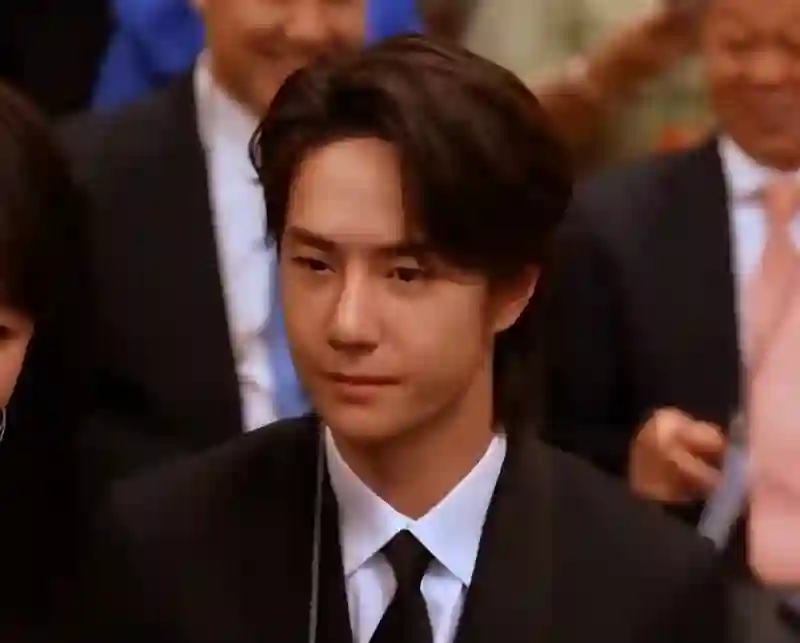 央视的镜头好真实，王一博帅的扎眼，吴京面相变了，宋佳太惊艳