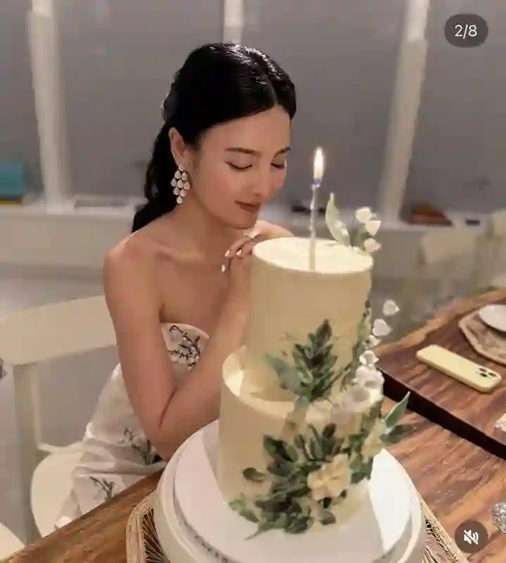 林恬儿在家为陈晓丹庆生，12位名媛盛装出席，杨永晴也在气质淡雅