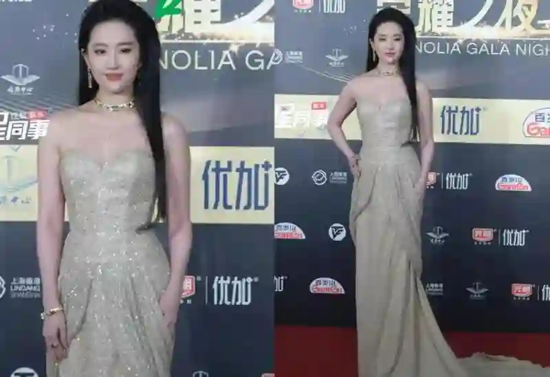 咸猪手、占C位：一张合照戳破白玉兰这晚的温情，难怪刘亦菲缺席
