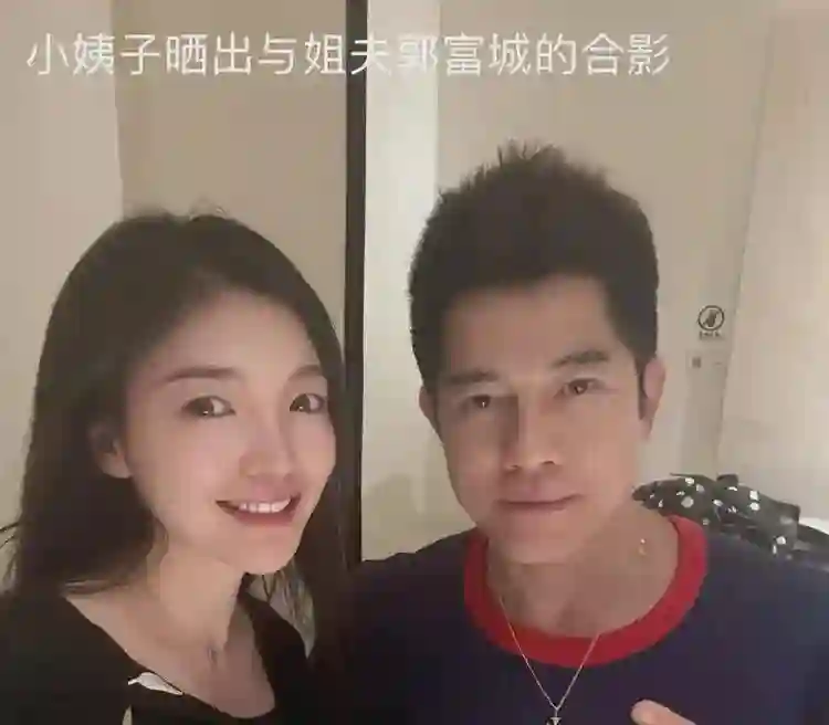 郭富城机场被小姨子接机，颜值气质引发热议！