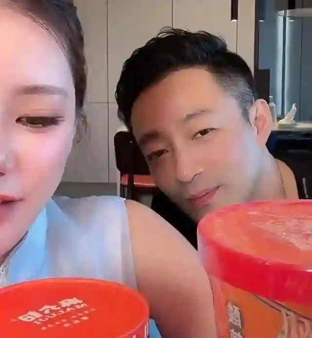 马筱梅满分母爱！蜜月要带俩娃一起过，玥儿对她的新称呼让人泪目