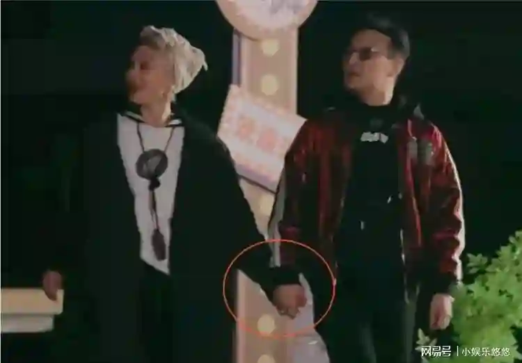 汪峰蛋糕无人机给宁静庆生！牵手看流星，撕碎了章子怡最后的体面