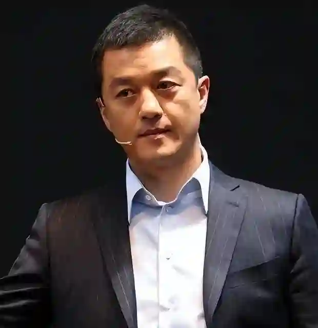 就连王菲都没想到，负债上亿的前夫李亚鹏，走上了一条“上坡路”