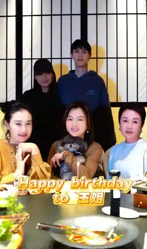 面相全变了！再看62岁李玲玉和61岁傅艺伟，才明白两人差别在哪