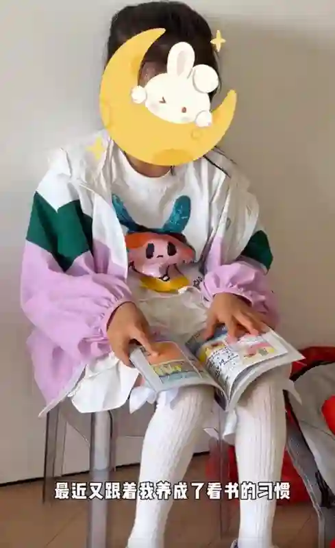颖儿邀朋友来北京别墅露营，庭院内搭帐篷和超大充气城堡，好惬意