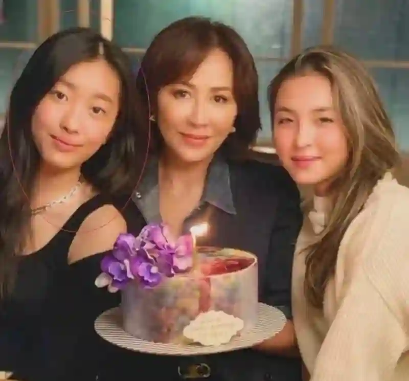 还记得陈奕迅的女儿包包吗，最让人羡慕的星二代？