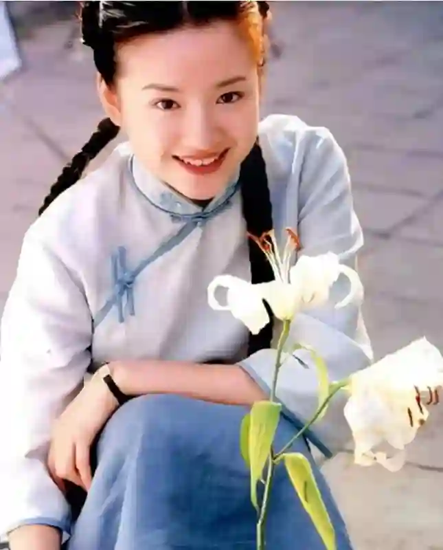 44岁董洁普拉提馆现身，生图曝光真实颜值，宛如20年前