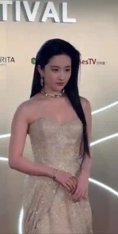 白玉兰风波升级，“一言不发”的刘亦菲，终于不再顾忌所谓的体面