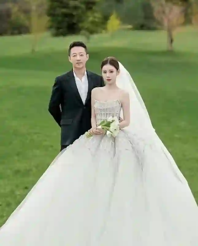 汪小菲婚礼刚结束，S妈便催债又离间，马筱梅新妇第二日重锤反击