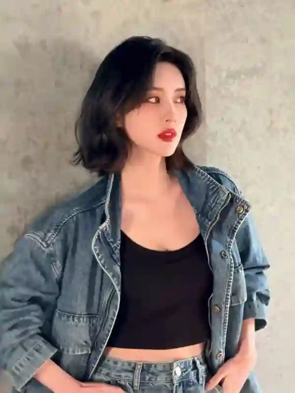 剪短还不够，赵丽颖的翘翘头“卷”得有点灵