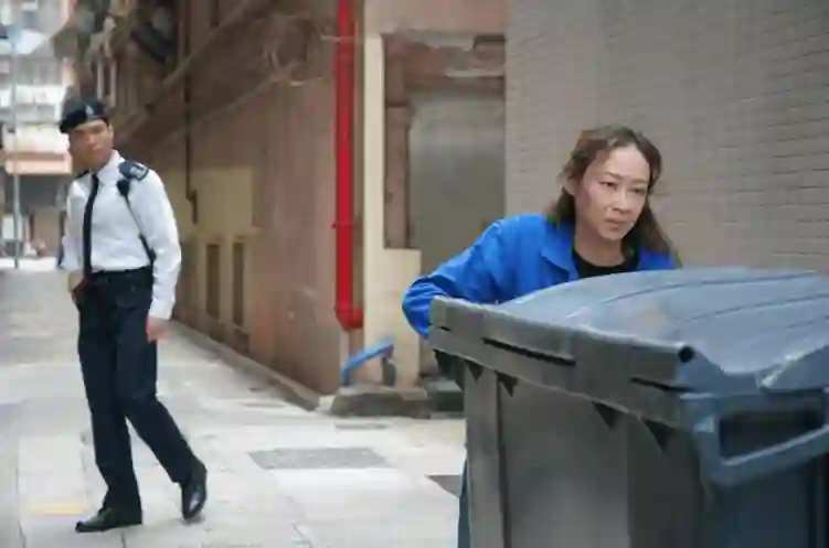 TVB视后姐姐大跳钢管舞，女人味十足！自爆患严重肩周炎使劲拉筋！