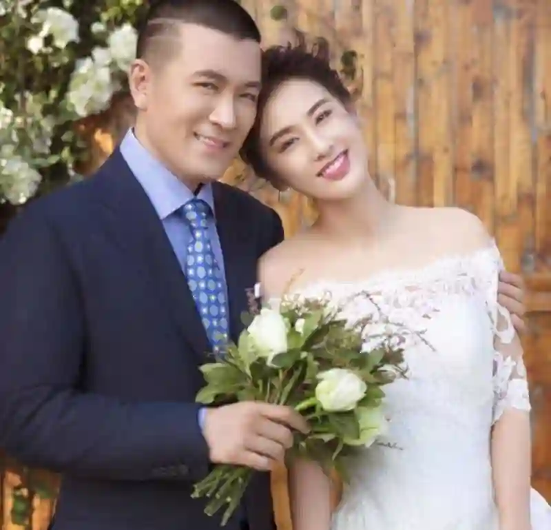 黄圣依也没想到吧？离婚才6个月，她的前夫杨子越来越“抽象”了