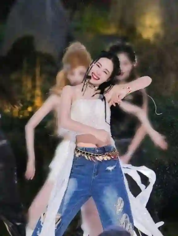 江一燕携夫走红毯，到处认干爹的茶艺大师，如今想靠浪姐“洗白”