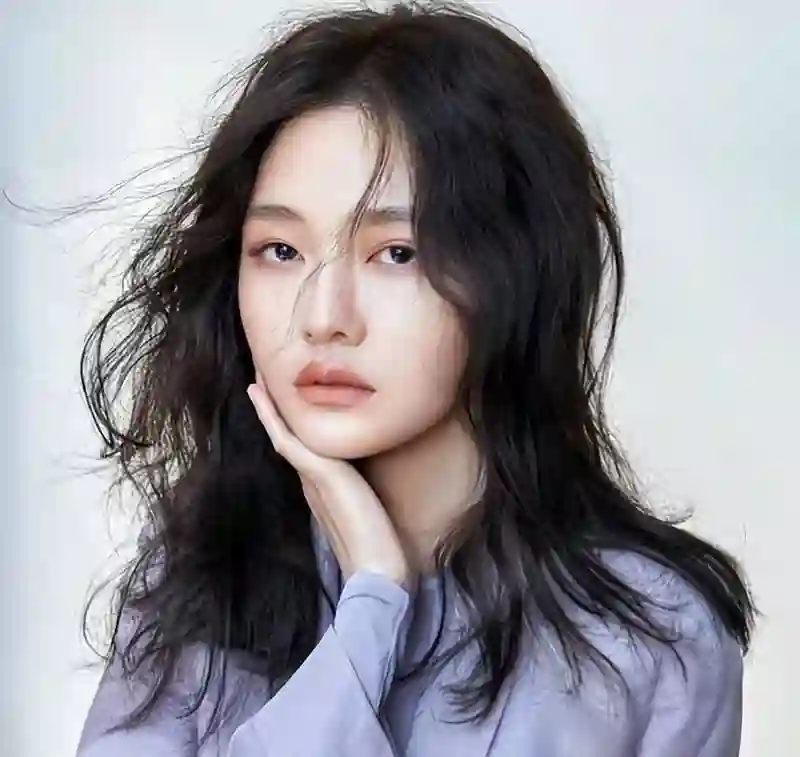 小S二女儿分享旅行美照！秀小蛮腰和豪车，不顾亲妈悲伤走不出门