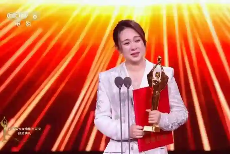 为什么赵丽颖不合群被夸刘亦菲不合群被骂？外交部的评价一针见血