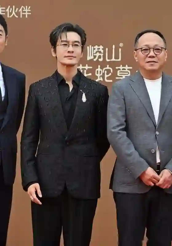 华表奖红毯章子怡舌尖含糖，景甜发型塌方！