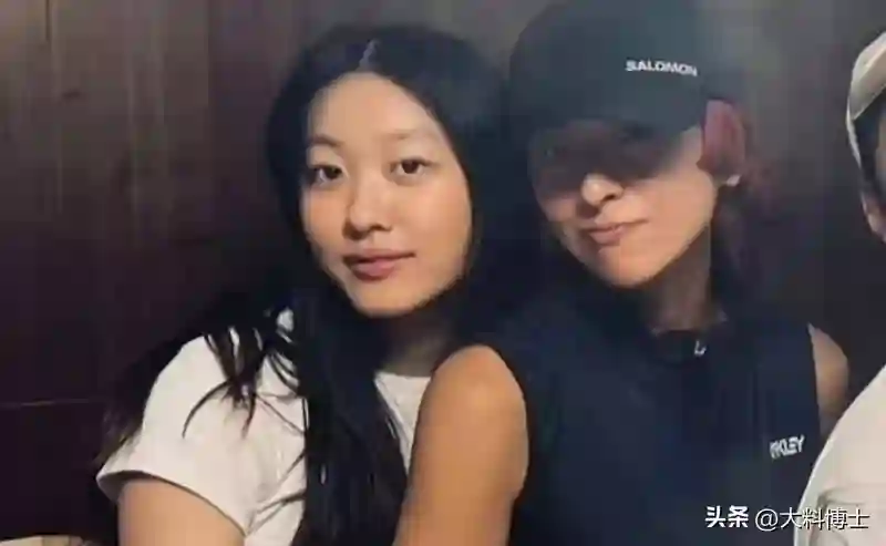 陈奕迅20岁女儿罕见露面，身高超过父亲，很漂亮跟妈妈年轻时很像