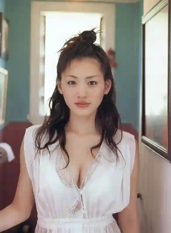 绫濑遥清纯与性感并存的魅力 内在美丽，难以抗拒