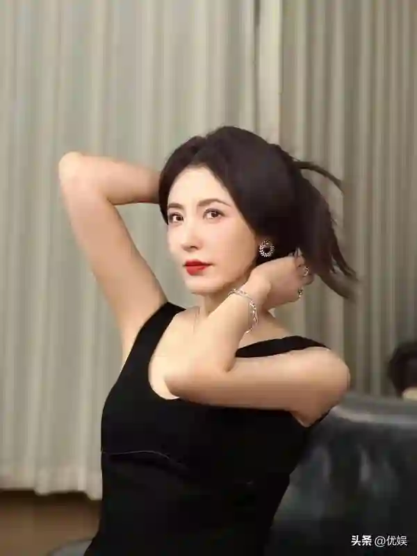 岁月成就美丽韵，年龄无碍风采增，细数迷人女星魅力