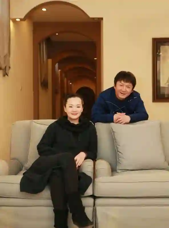 王菲也没想到，自己抛弃的前男友栾树，如今在咏梅手里闪闪发光