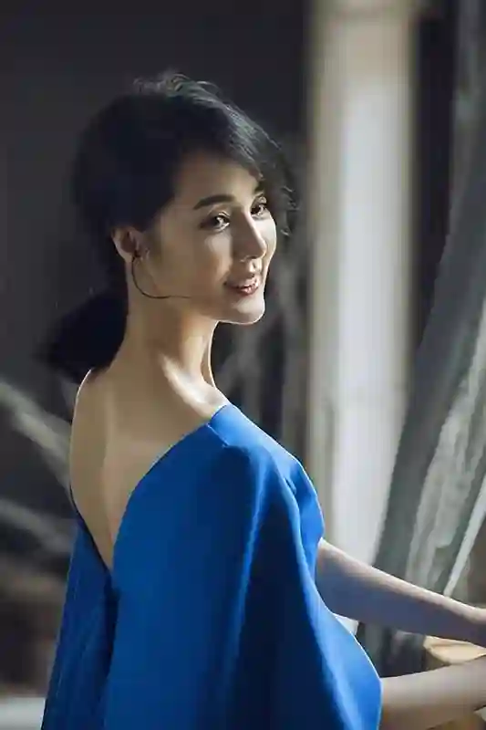 姜文助她“一脱成名”，戏外却守身如玉，50岁依旧未婚
