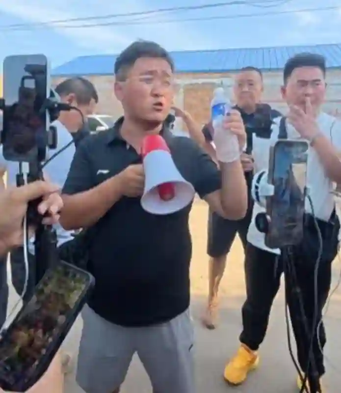 忘本？大鹏被网红姜涛讨要结婚份子钱，被爆不回消息，已结识10年