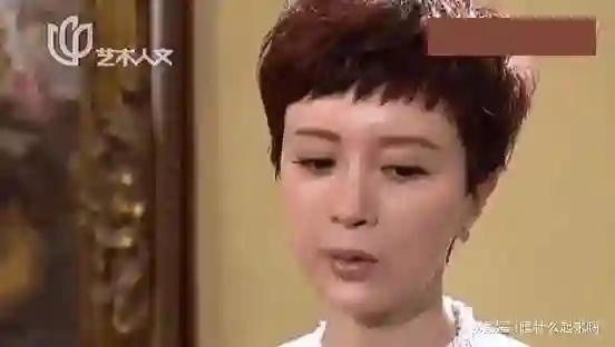 曝50岁金巧巧现身蓟县，脸瘪嘴巴歪，医美老和自然老的差距好明显