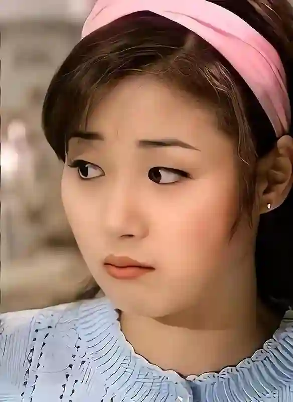 万绮雯现状：55岁肤白貌美无儿女，和丈夫长住内地，义子长得很帅