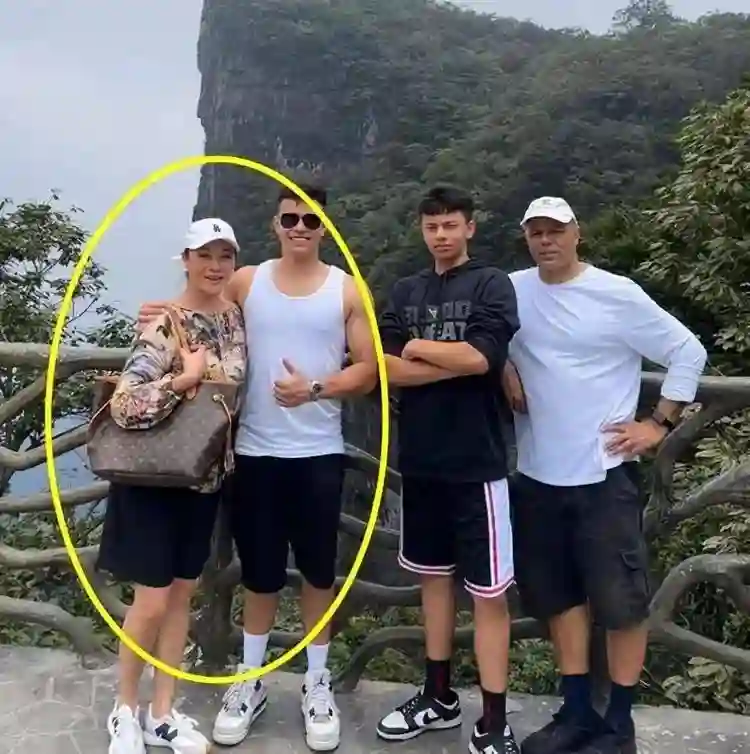 史可瑞士近照曝光！60岁住豪宅气质惊艳，混血儿子帅到炸裂